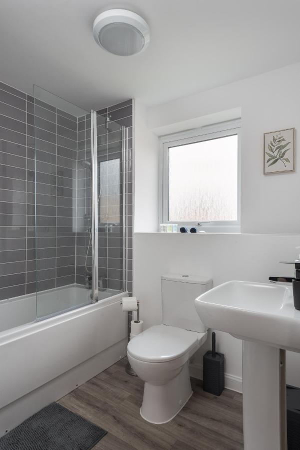 Two Bedroom Apartment - Milton Keynes By Aryas Properties Broughton  Eksteriør bilde